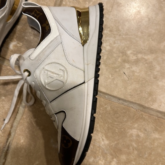 Worn twice authentic Louis Vuitton sneakers - Picture 3 of 16